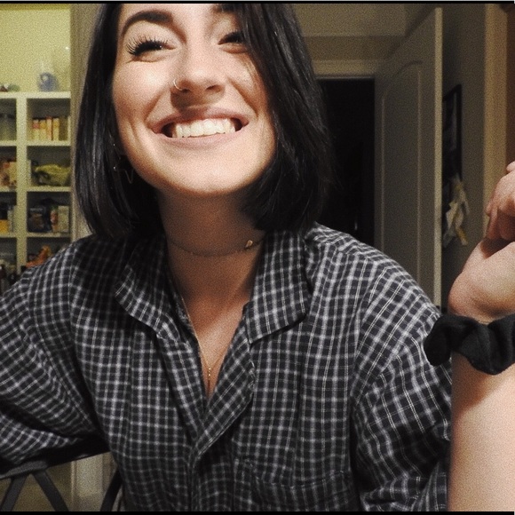 Meet your Posher, Kayla - Picture 2 of 3